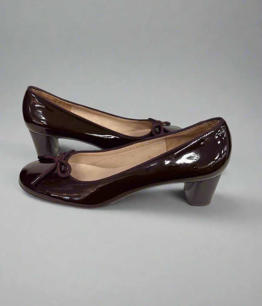 FERRAGAMO Burgundy Patent Pump