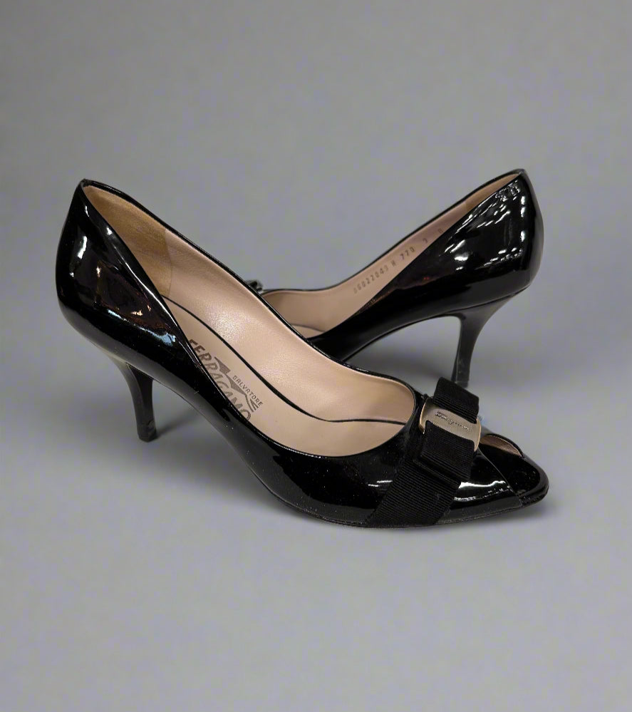 FERRAGAMO Peep Toe Pump