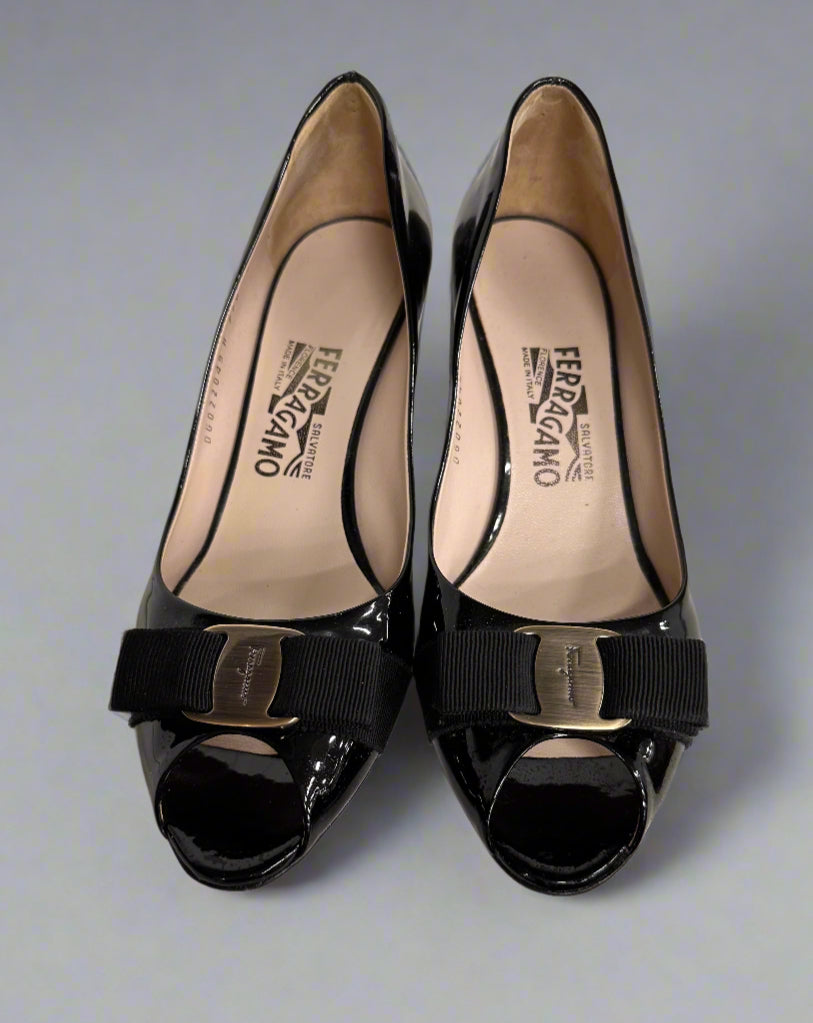 FERRAGAMO Peep Toe Pump