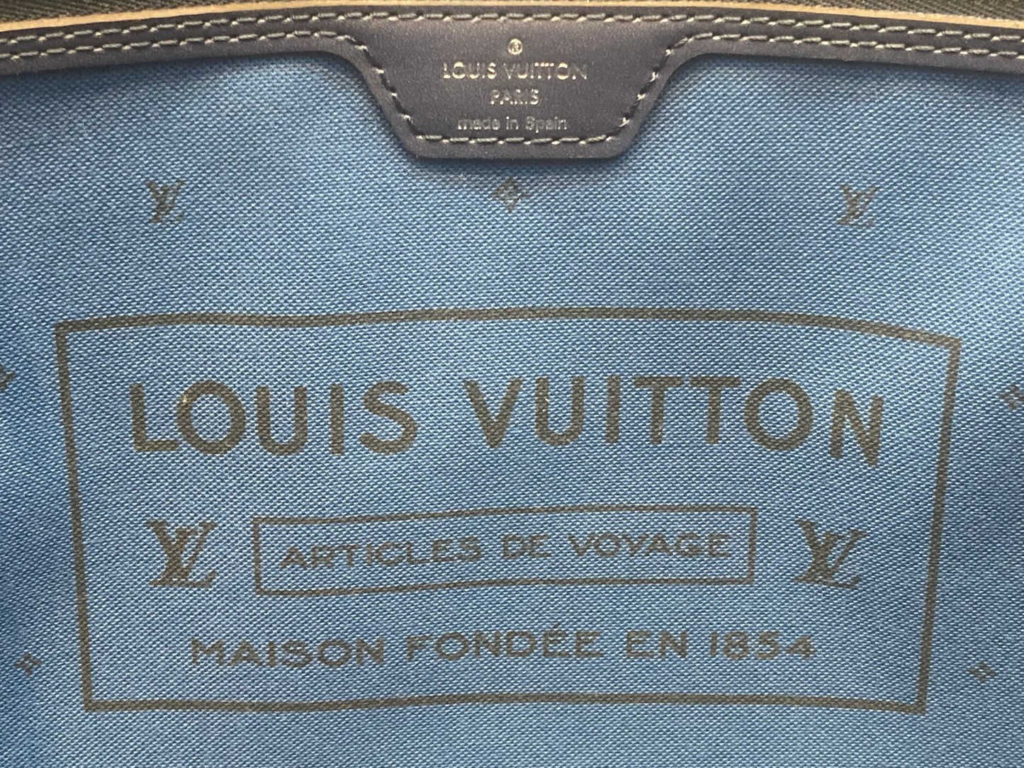 LOUIS VUITTON Neverfull MM Escalate Tote Blue