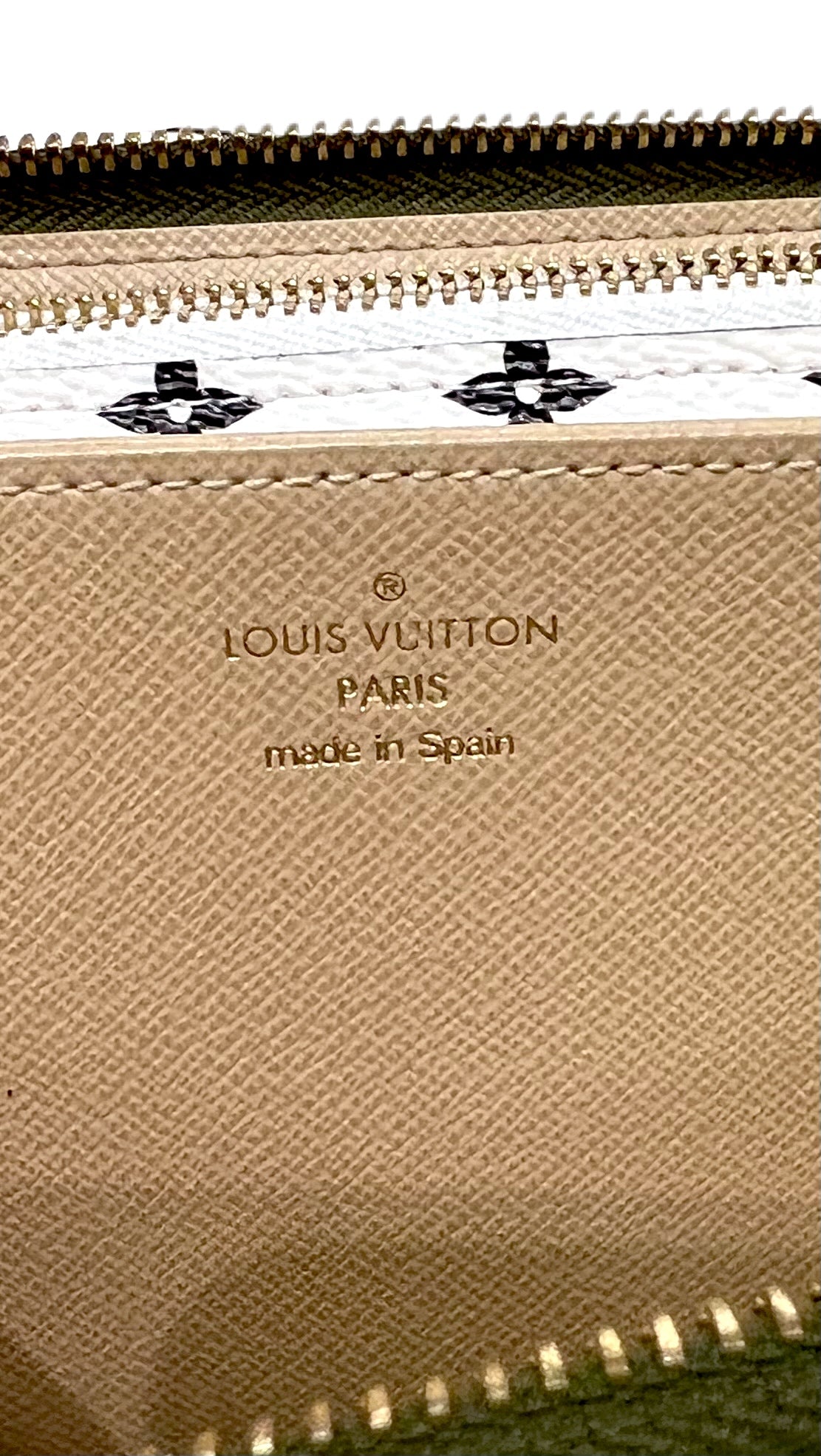 LOUIS VUITTON Leather Limited Edition Giant Zip Around Wallet Green / Beige