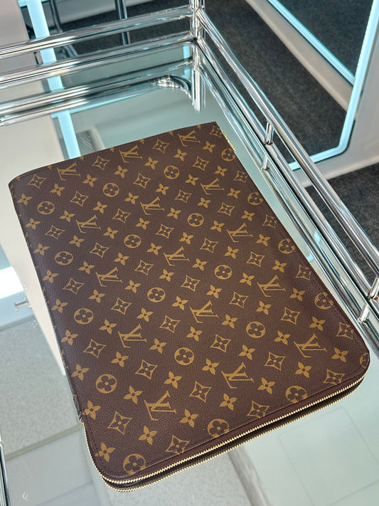 Louis Vuitton Poche Documents