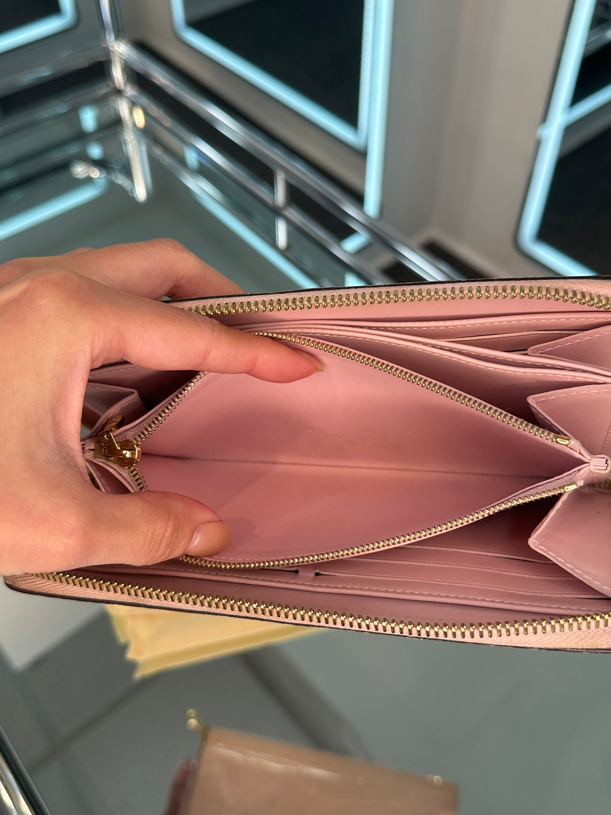 Louis Vuitton Zippy Wallet