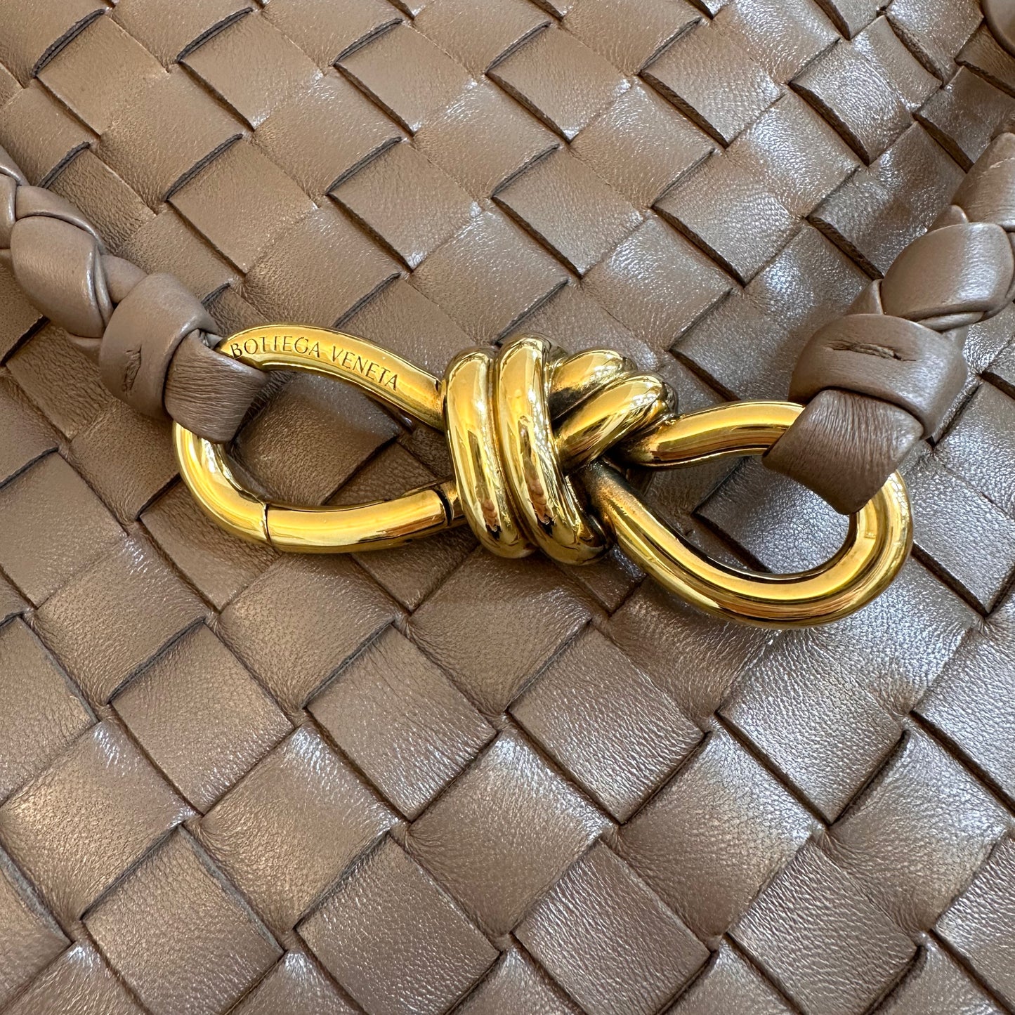 BOTTEGA VENETA Woven Taupe Leather, Medium Andiamo