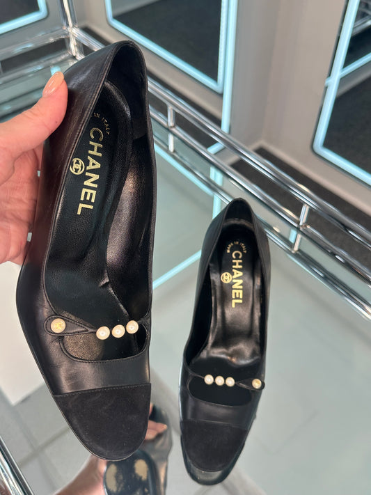 Chanel Pumps