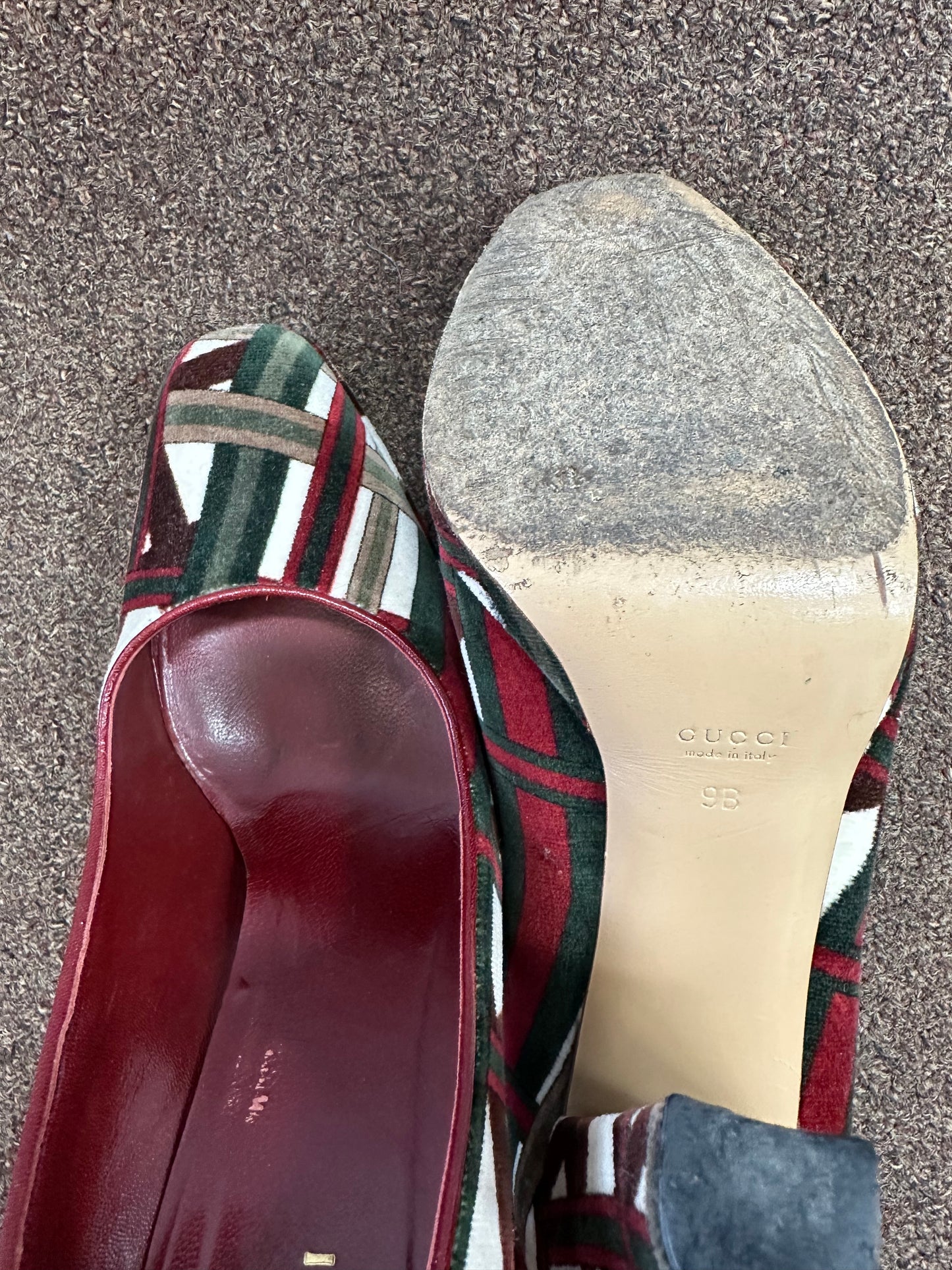 GUCCI Velvet Print Pumps