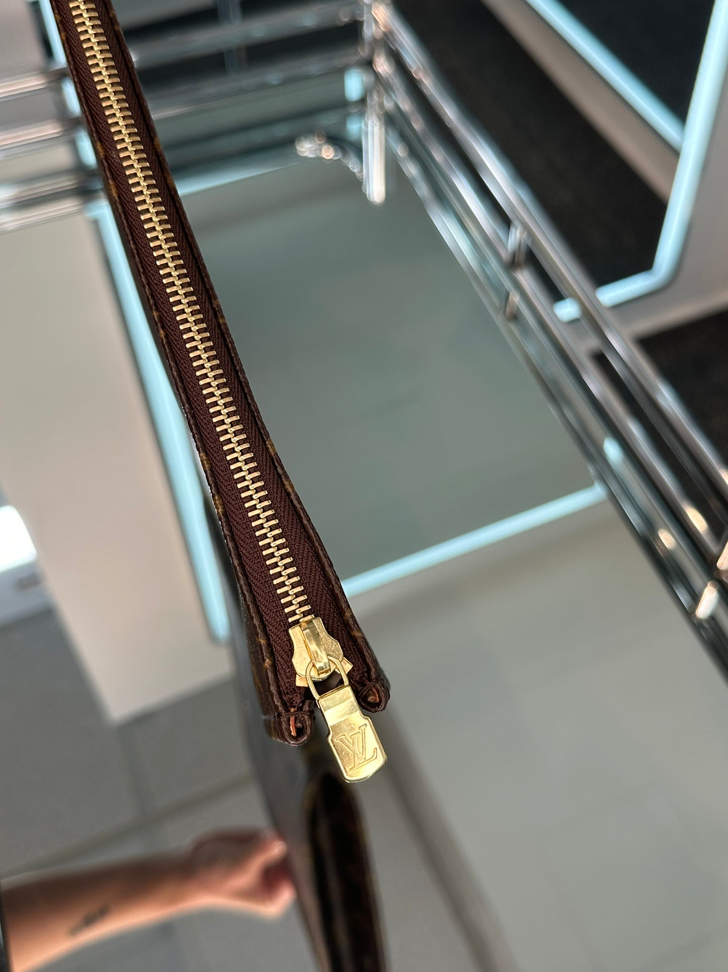 Louis Vuitton Poche Documents