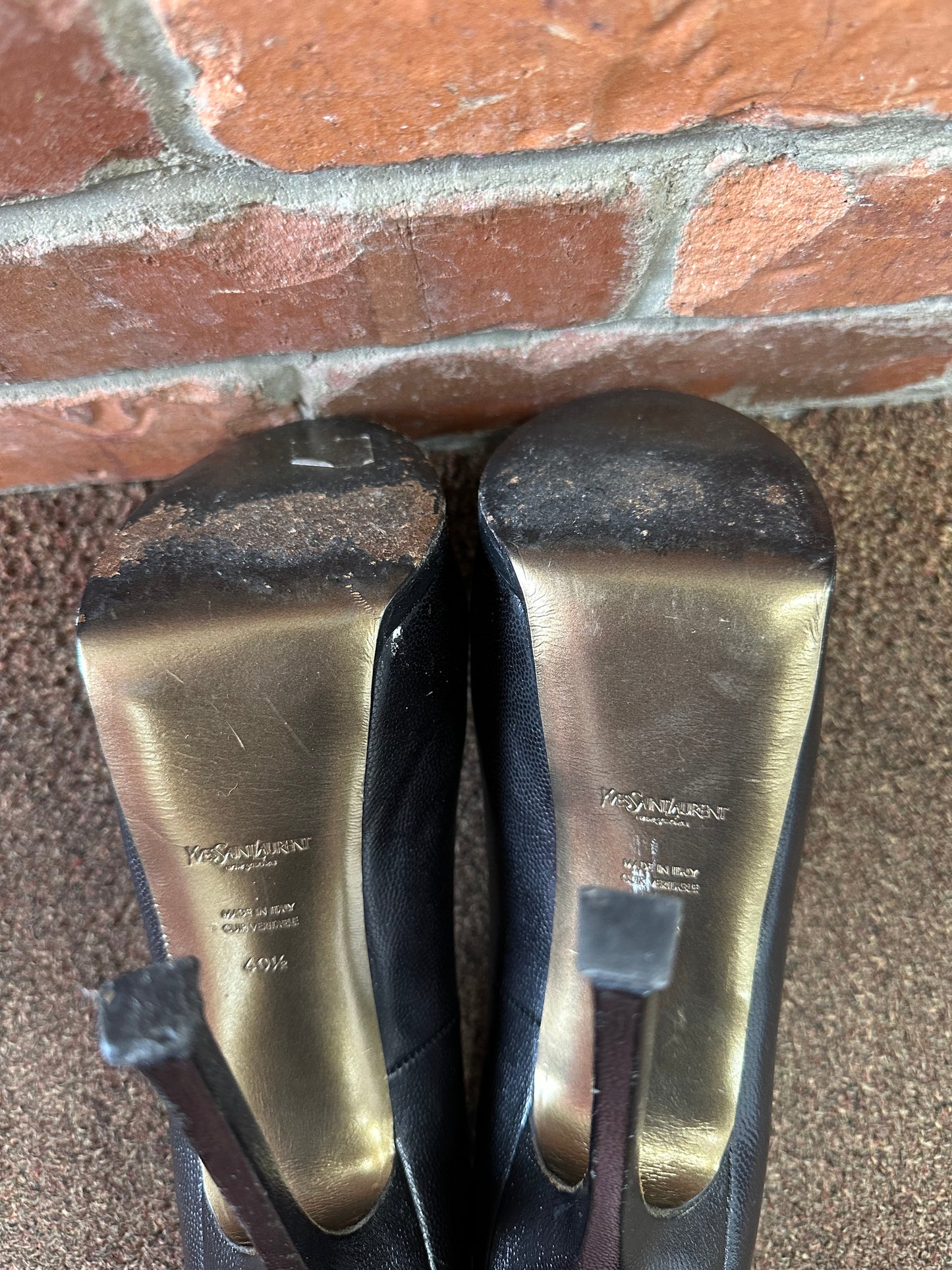 Yves Saint Laurent Pump