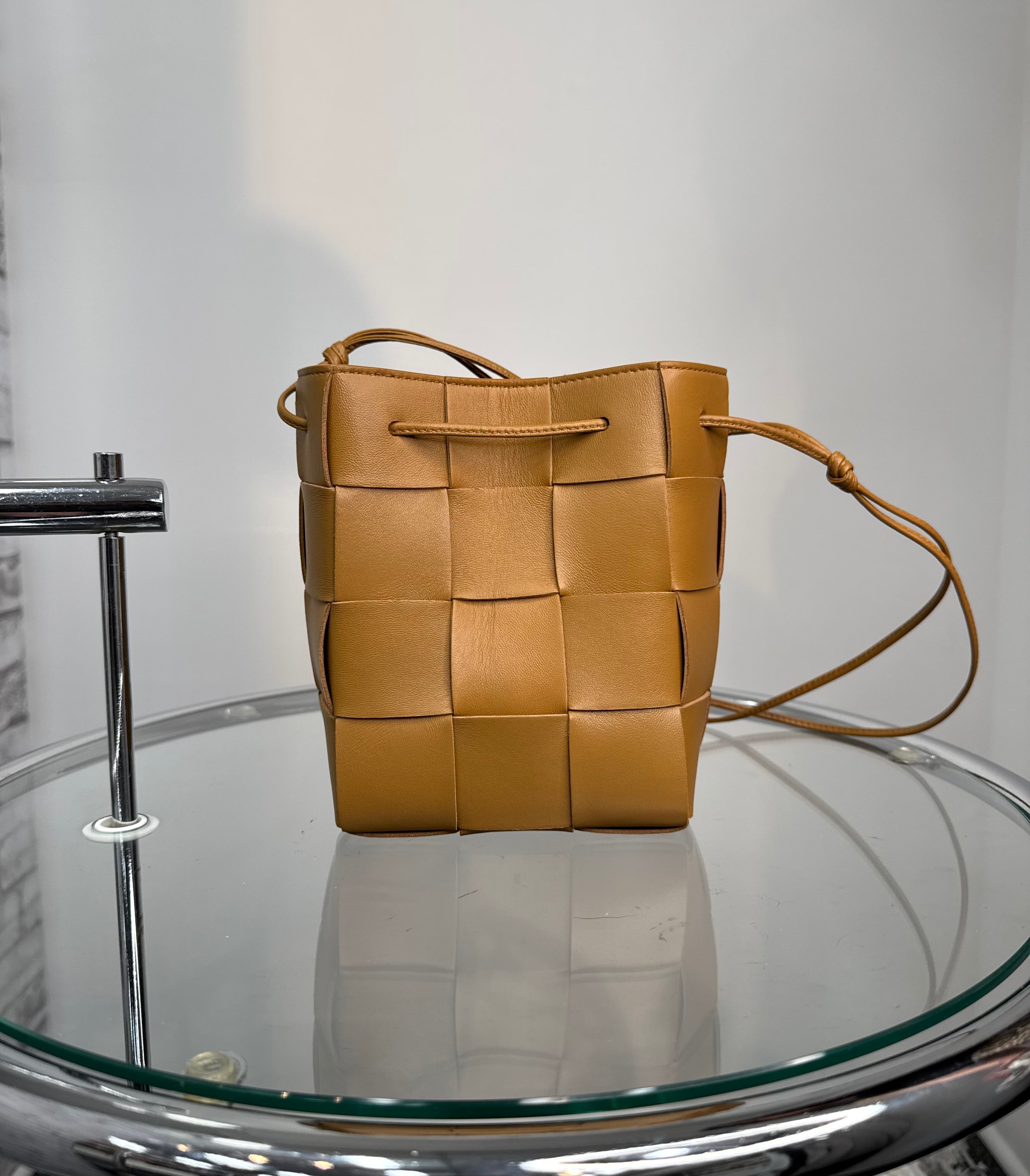 ショルダーバッグ・ポシェット BOTTEGA VENETA BUCKET BAG (716930V01D0 2545) Stylish New Bottega Veneta Bucket Bag Collection | TikTok
