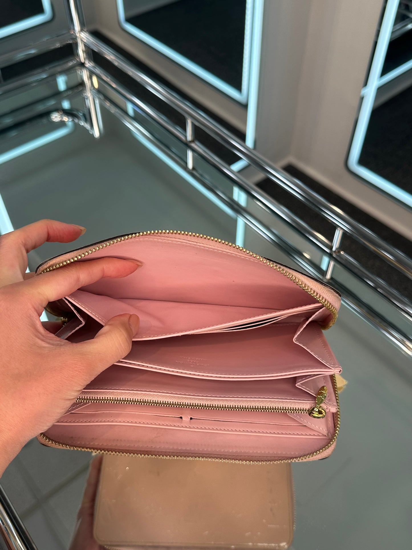 Louis Vuitton Zippy Wallet