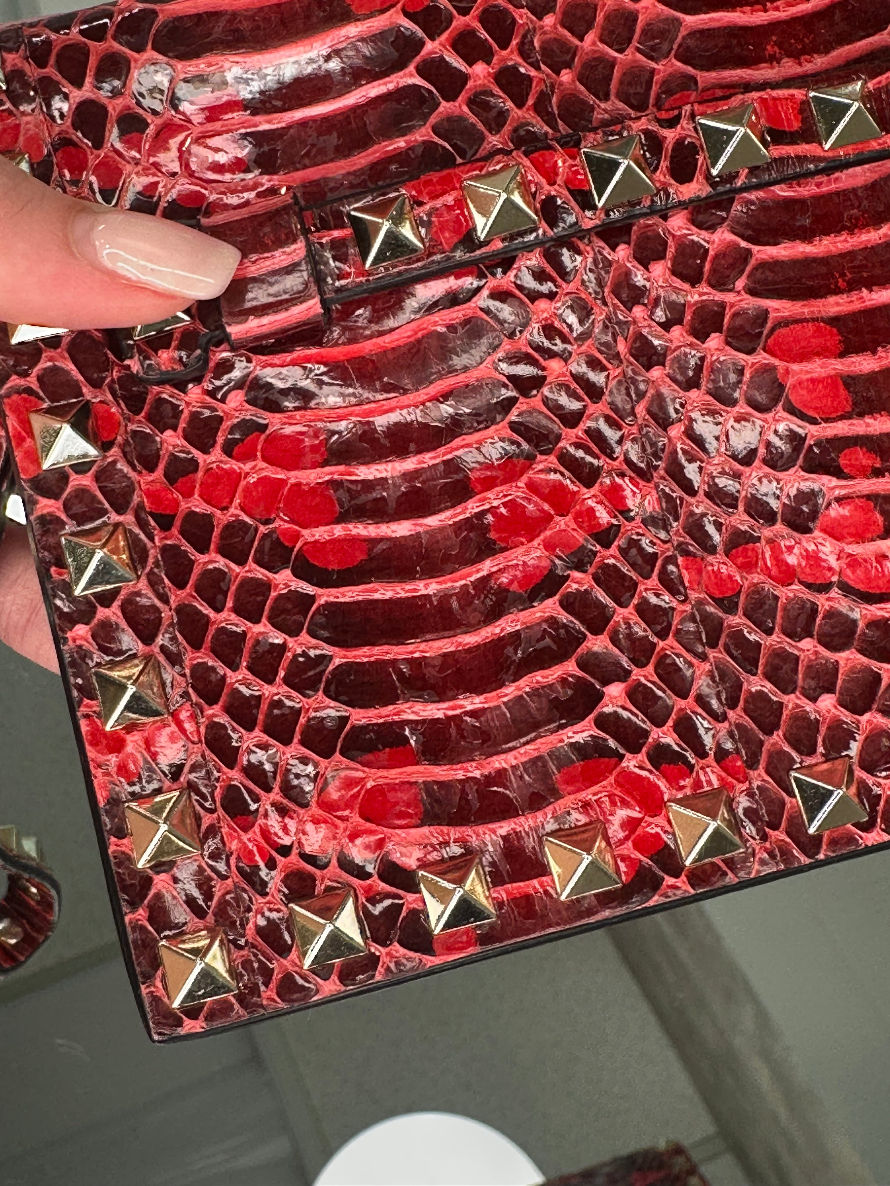 VALENTINO2022年ホリデーGo-Clutch♡ Valentino Clutch Wristlet – Past & Present Boutique