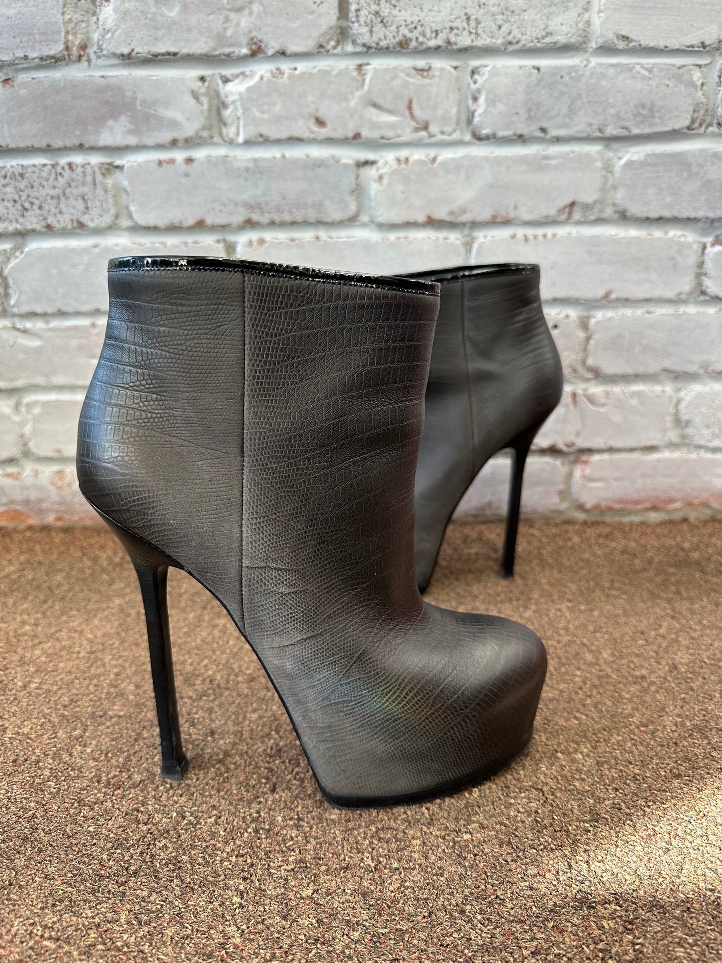 SAINT LAURENT Booties