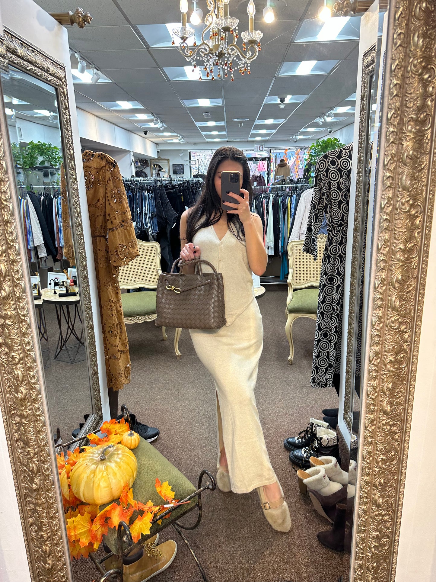 BOTTEGA VENETA Woven Taupe Leather, Medium Andiamo