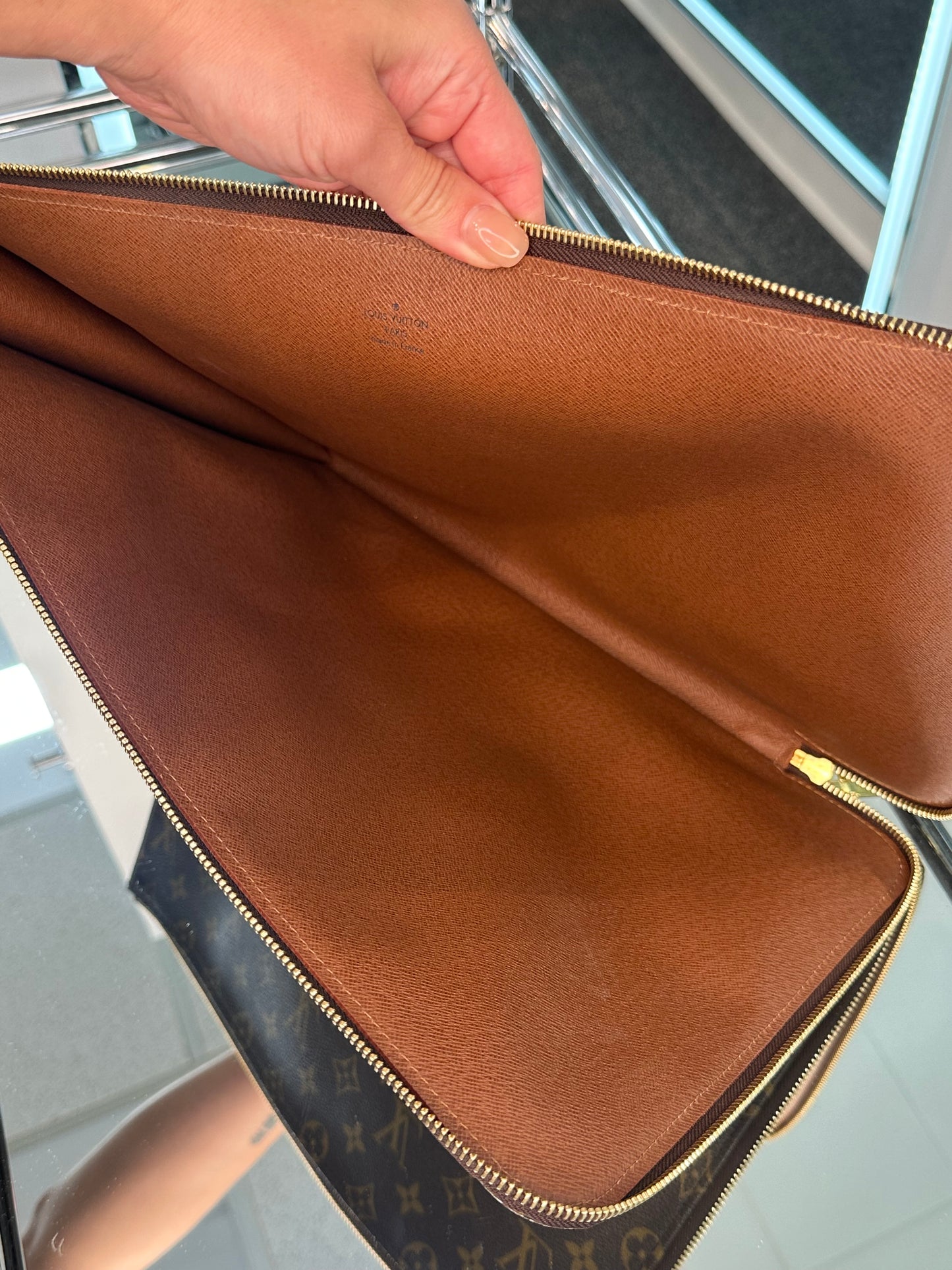 Louis Vuitton Poche Documents