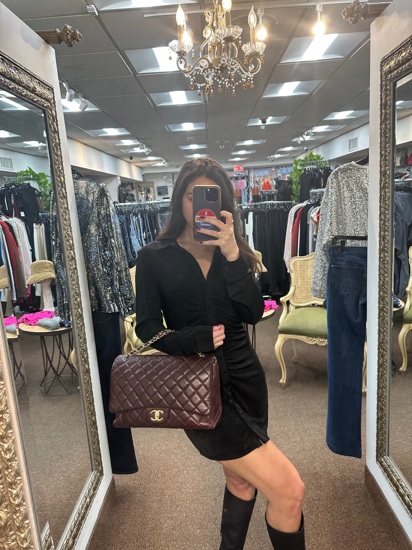 CHANEL Maxi