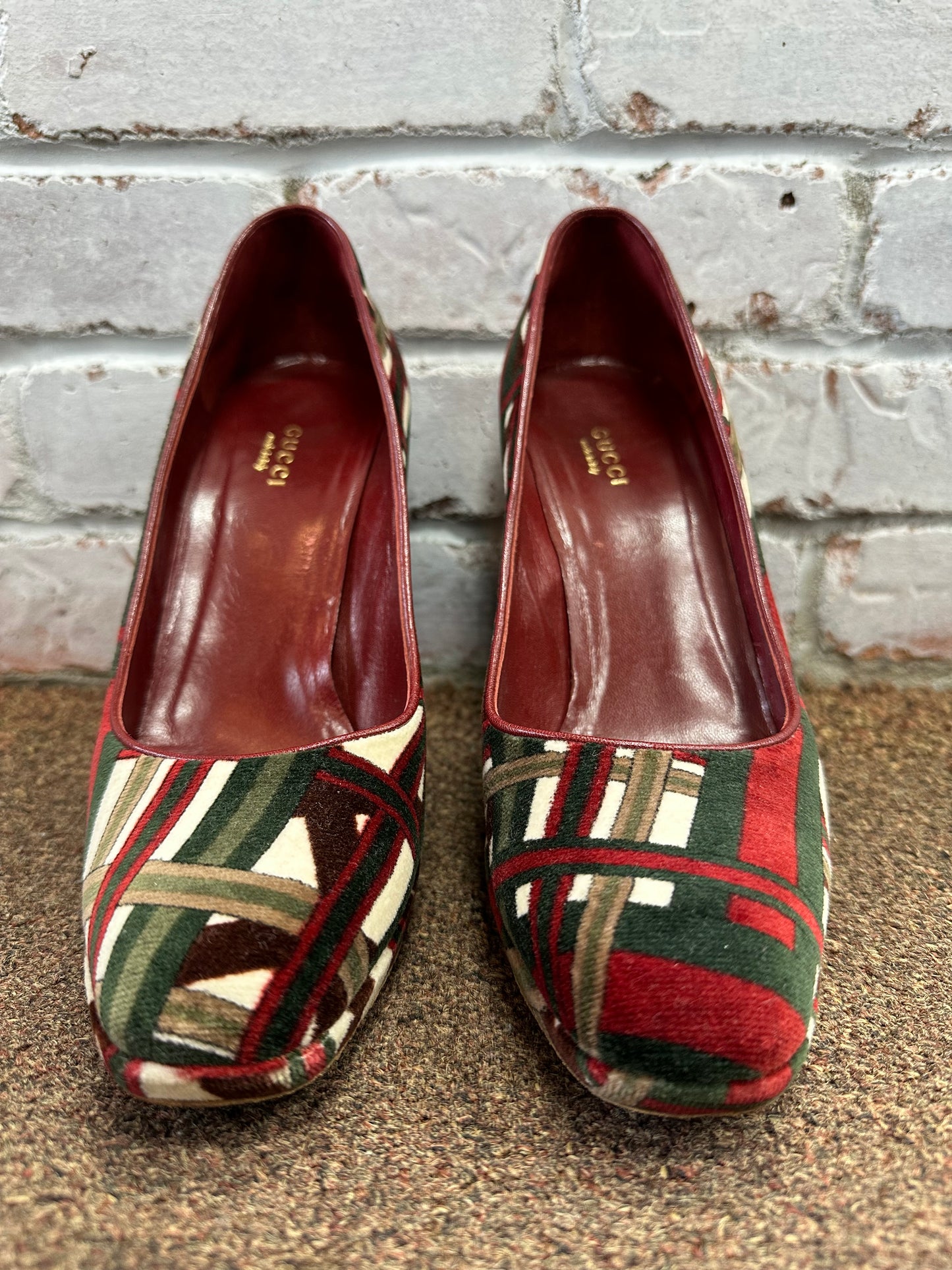 GUCCI Velvet Print Pumps