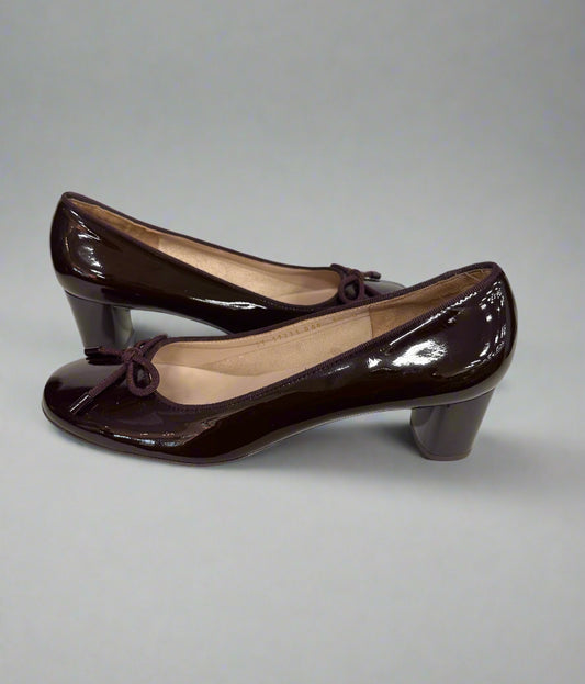 FERRAGAMO Burgundy Patent Pump