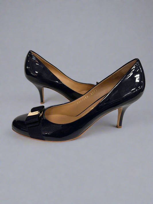 FERRAGAMO Navy Pump